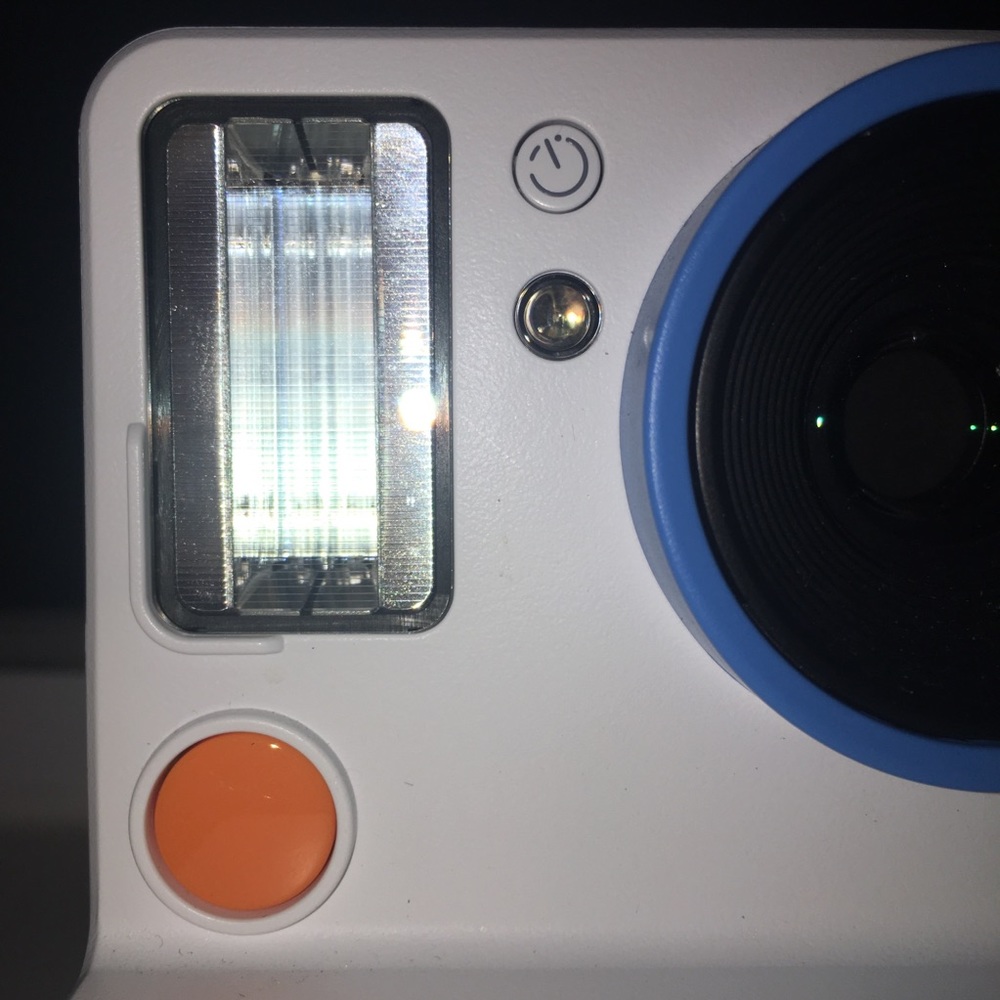 Polaroid OneStep2 Camera - Picture 5 of 7